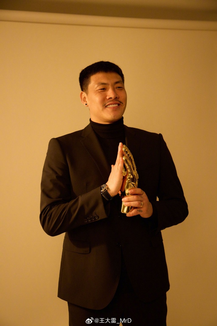  獲中國足球金手套獎，王大雷發(fā)文：既是榮譽也是鞭策自己的動力
