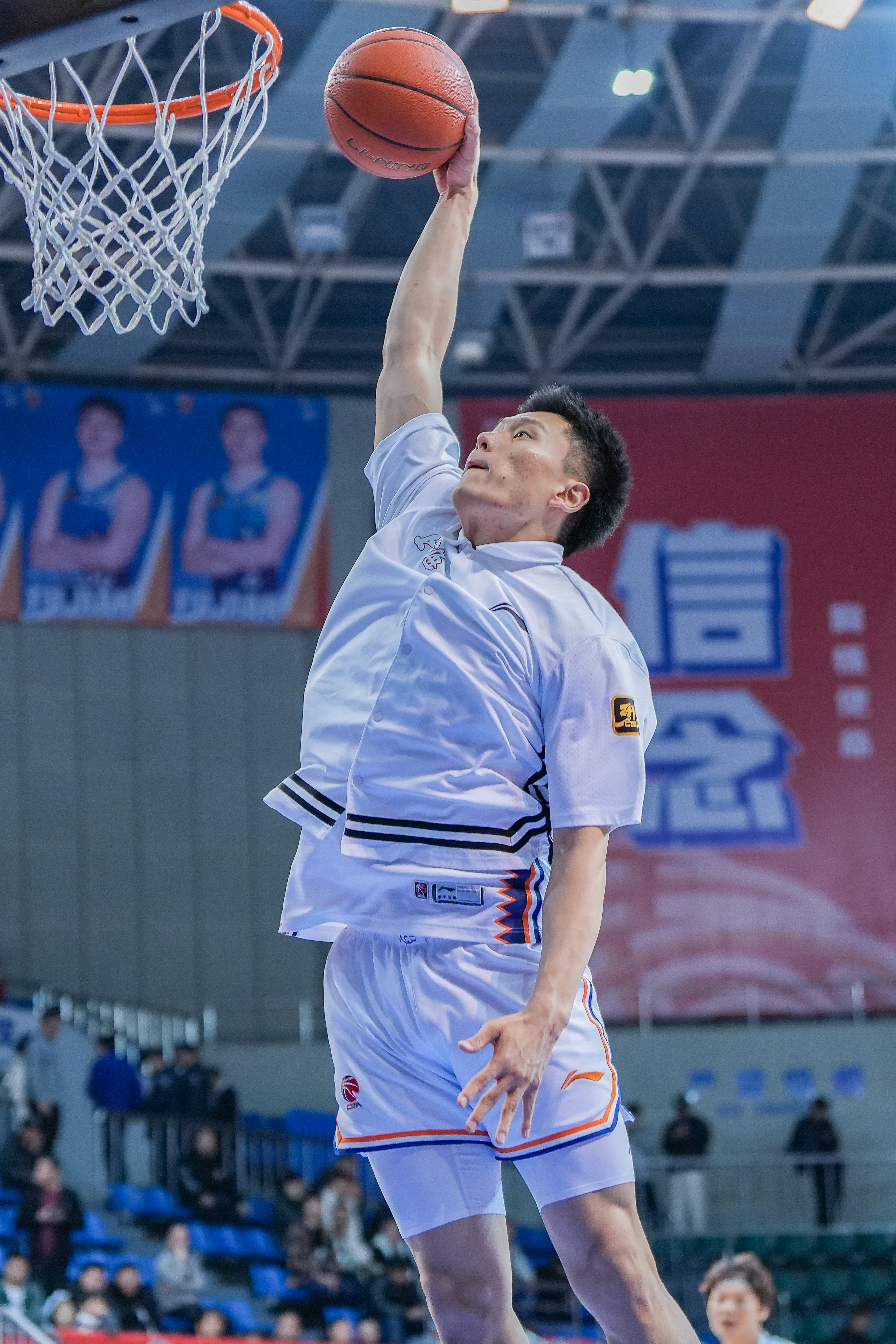  持續(xù)漲球！上海男籃“李花”組合—李弘權(quán)、李添榮