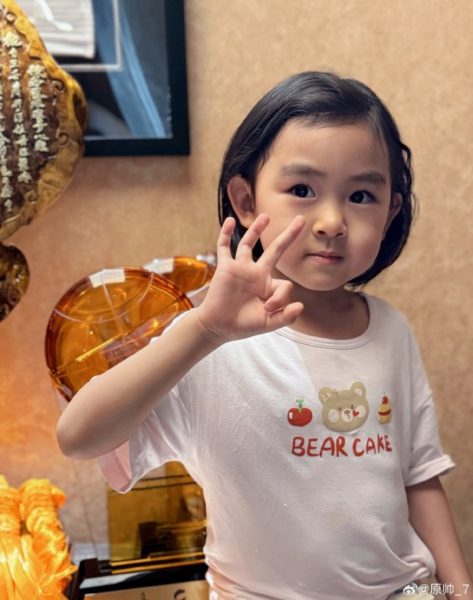  三分大賽三冠王！原帥曬三冠獎(jiǎng)杯：完成了女兒給安排的任務(wù)！