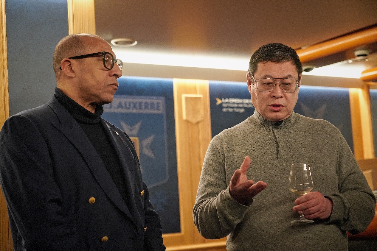  法國足協(xié)主席迪亞洛做客歐塞爾，并與董事會主席周云杰會晤