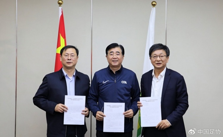  中國(guó)足協(xié)、江蘇省體育局、南京體育學(xué)院簽約共建足球裁判學(xué)院