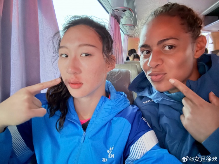  神勇！女足國門徐歡曬照，比賽中被球砸臉仍力保球門不失