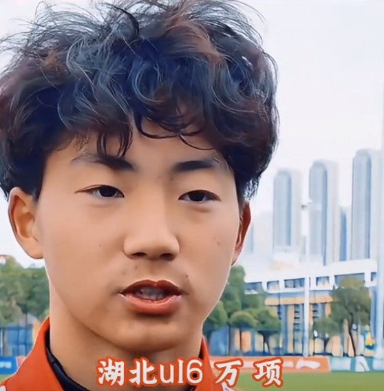  萬項談全運會吊射破門：發(fā)現(xiàn)門將站位不是很好，就很自信的射門