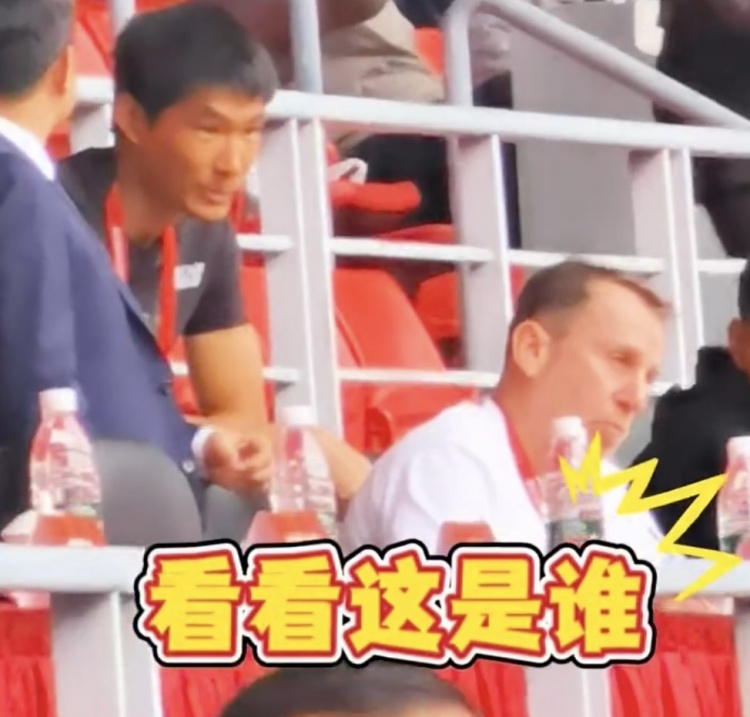  久爾杰維奇現(xiàn)身鹽城，現(xiàn)場(chǎng)觀看中國(guó)U22國(guó)足vs韓國(guó)