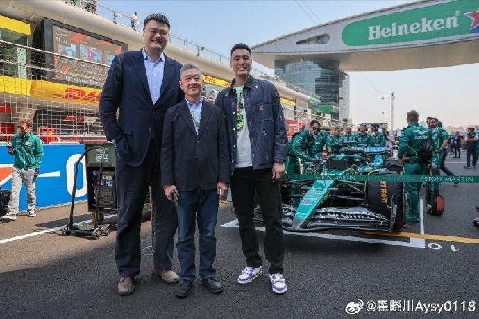  聯(lián)動(dòng)F1！翟曉川曬與姚明、阿隆索、范志毅、周冠宇等的合照