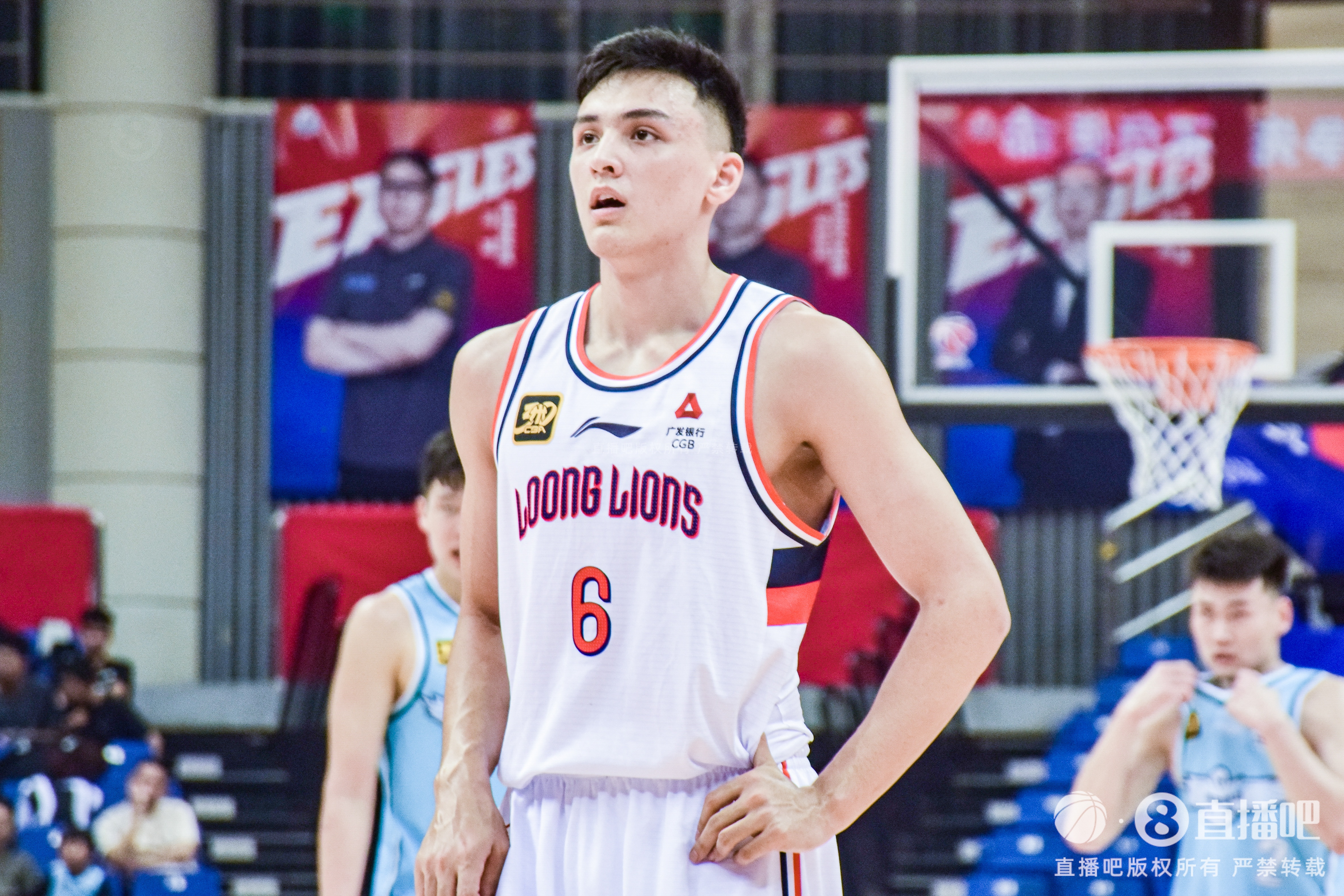  精準打擊！于米提半場5中5拿到13分 三分3中3
