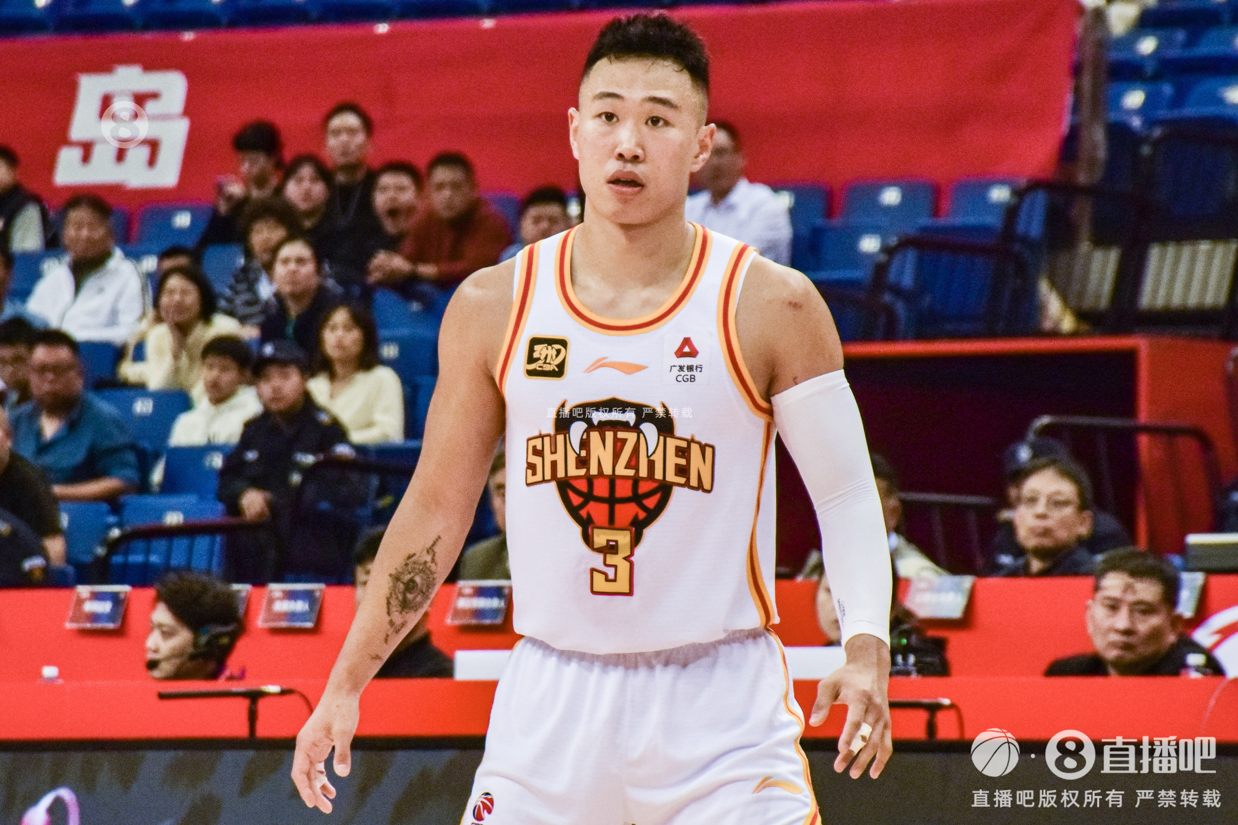  攻防俱佳！賀希寧17中8&三分7中3拿到19分 貢獻(xiàn)4次搶斷