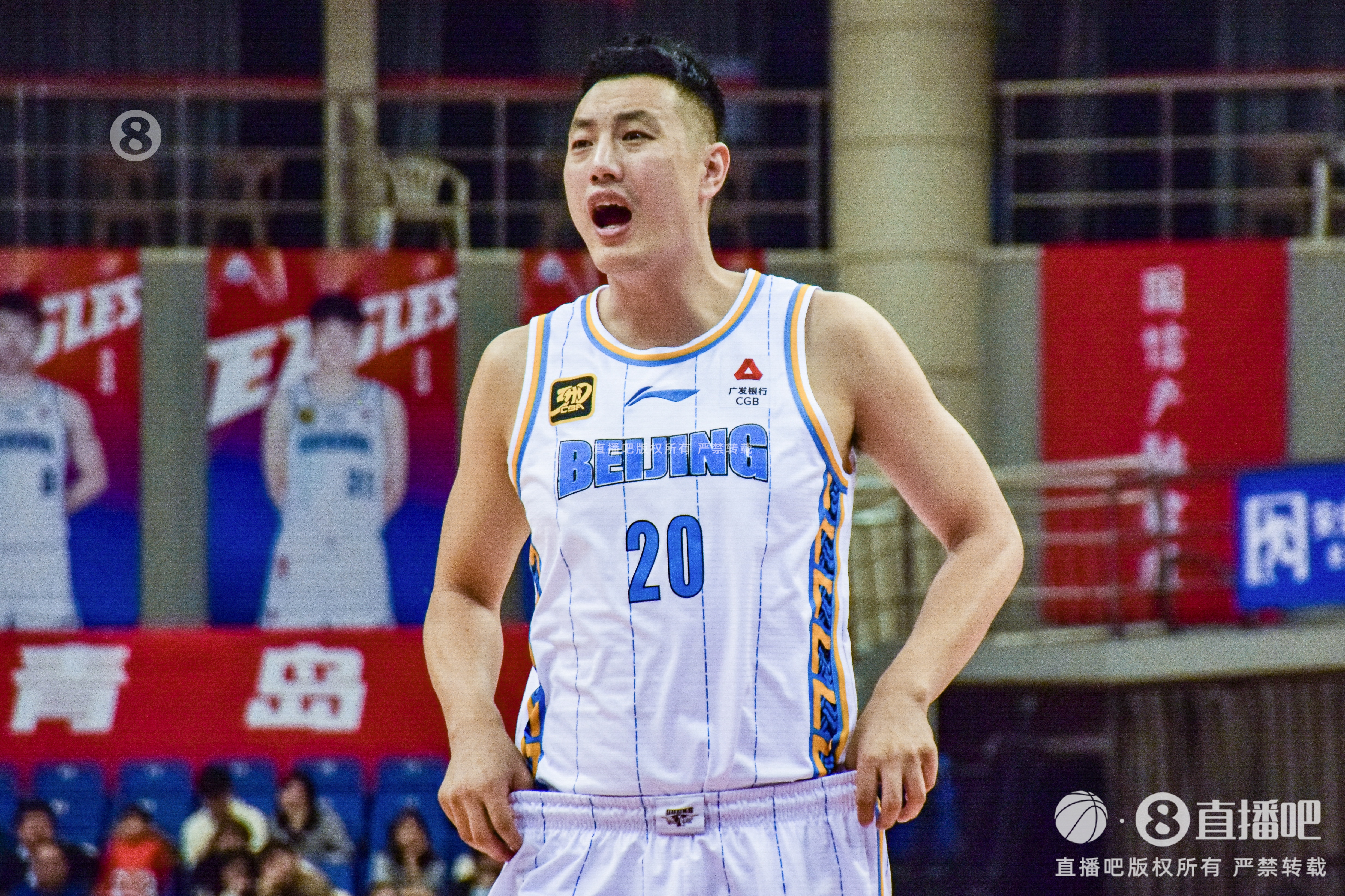  隊長以身作則！翟曉川狂搶9個前場籃板 替補4中1&6罰5中拿7分12板
