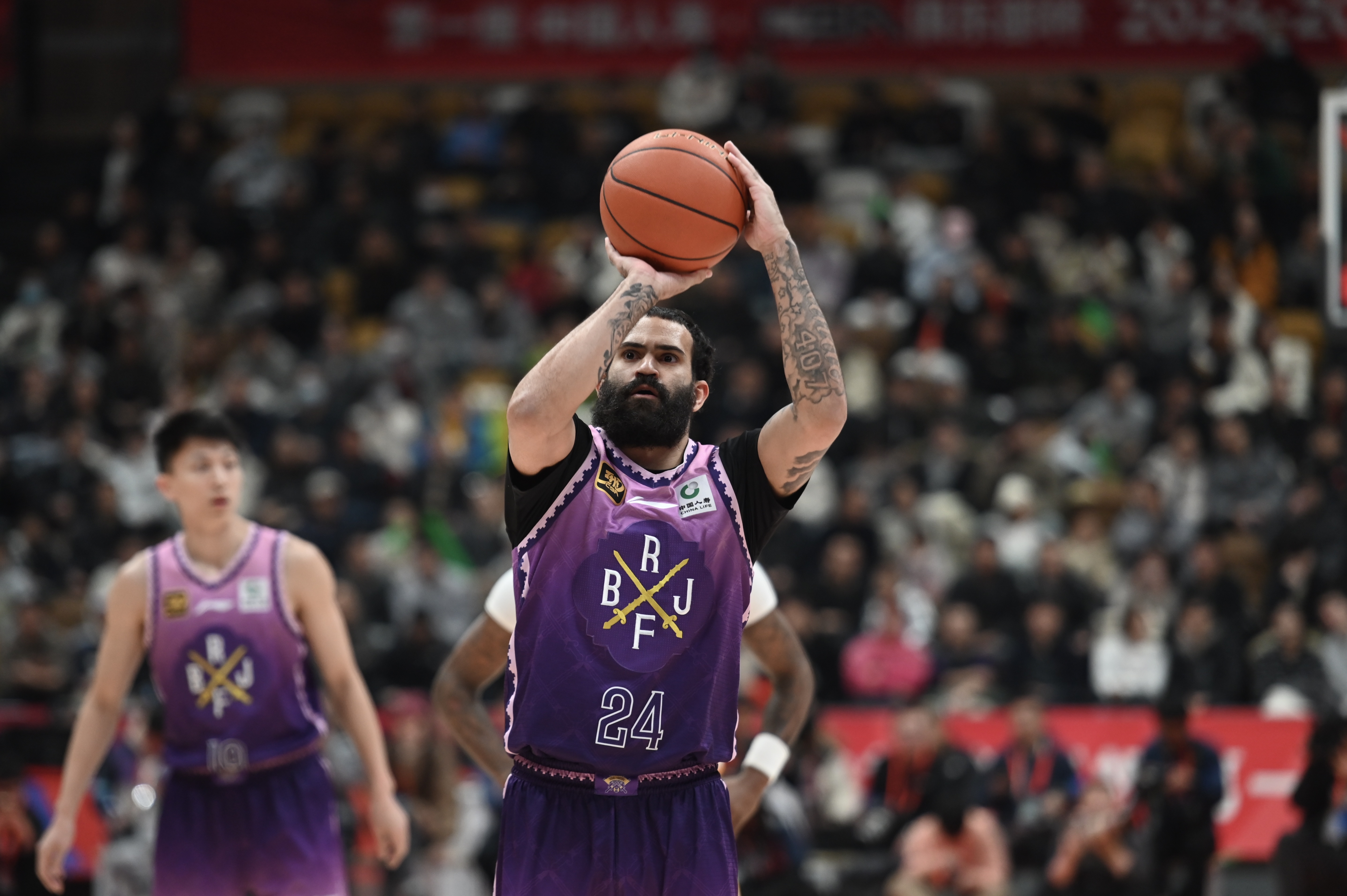  攻筐效率真不錯(cuò)！里勒半場11中7&5罰全中轟下全隊(duì)最高的19分