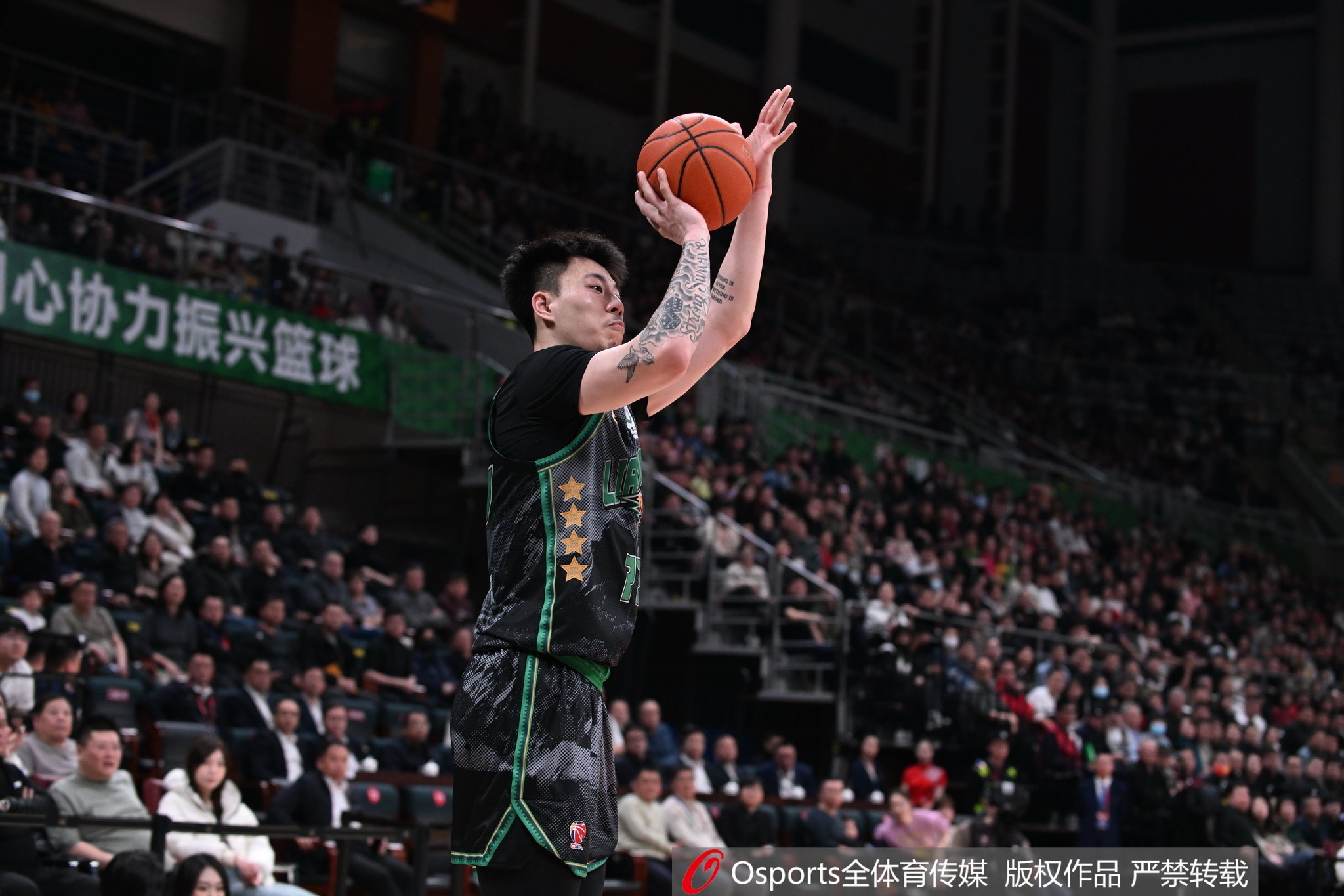  中規(guī)中矩！張鎮(zhèn)麟13中5拿到10分7板4助1斷 6失誤略多